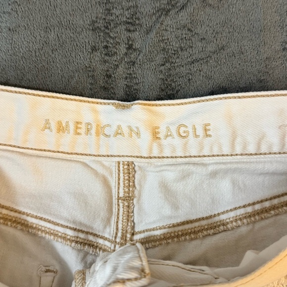 American Eagle Outfitters White Jean Shorts Distressed Casual
#1042 - Picture 6 of 9